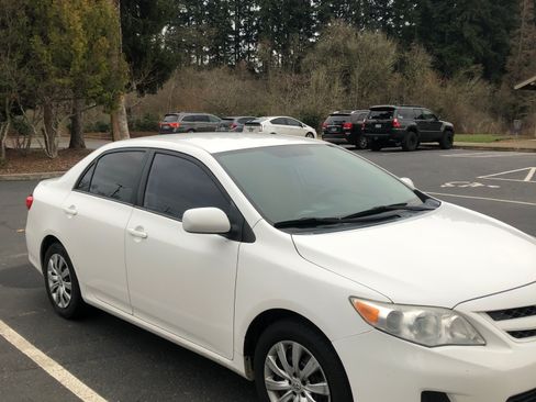 Used 2012 Toyota Corolla LE image 2