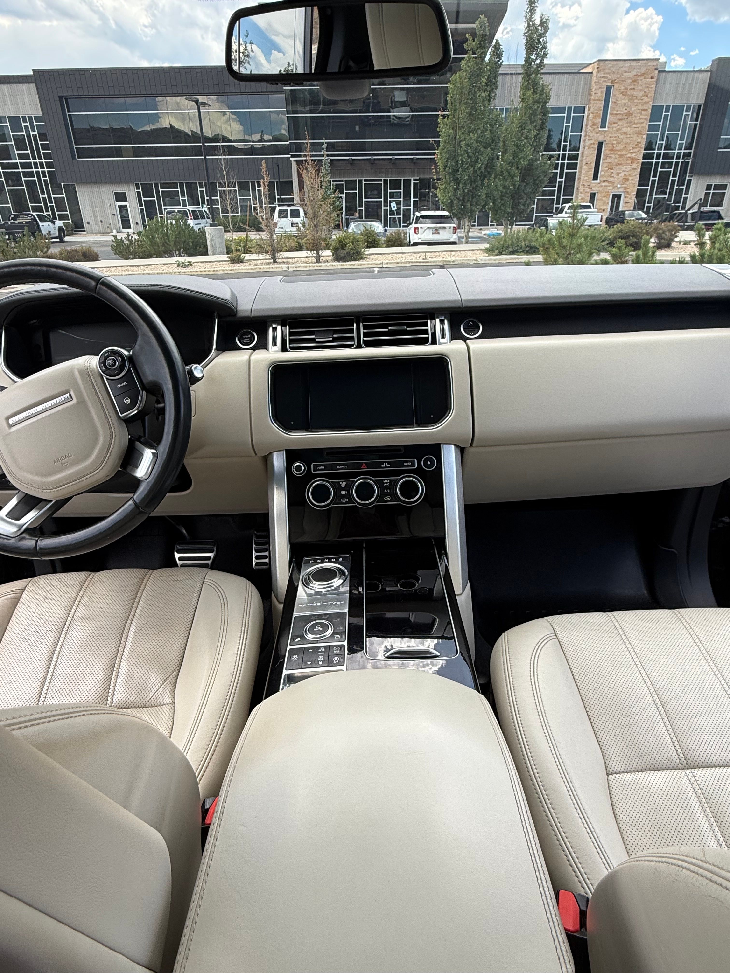 Used 2015 Land Rover Range Rover Supercharged AWD/4WD image 13