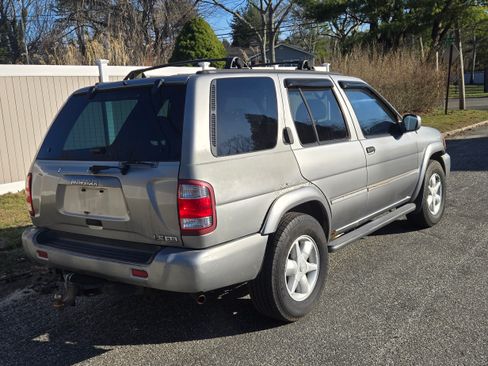 Used 2001 Nissan Pathfinder LE image 4
