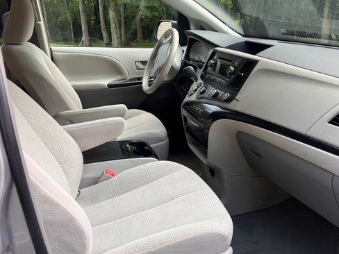 Used 2012 Toyota Sienna LE FWD image 6