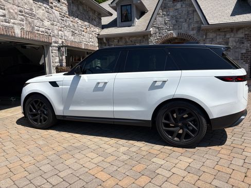 Used 2024 Land Rover Range Rover Sport SE AWD/4WD image 6