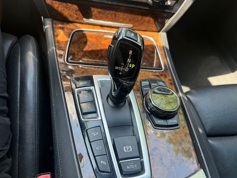 Used 2015 BMW 750Li xDrive AWD/4WD image 15