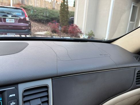 Used 2010 Hyundai Genesis 4.6 image 9