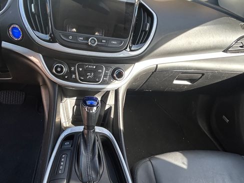 Used 2018 Chevrolet Volt LT w/ Comfort Package FWD image 18