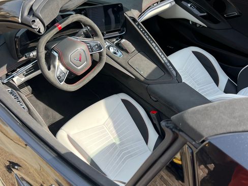 Used 2023 Chevrolet Corvette Stingray Premium Conv w/ Z51 Performance Package image 13