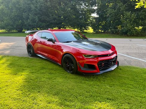 Used 2018 Chevrolet Camaro ZL1 RWD image 4