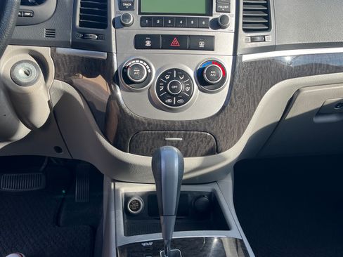 Used 2009 Hyundai Santa Fe GLS image 4