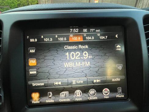 Used 2015 Jeep Cherokee Limited AWD/4WD image 9