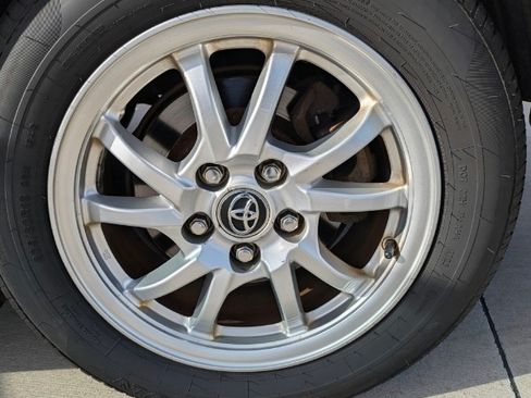 Used 2015 Toyota Prius V Four image 20