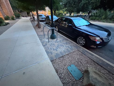 Used 2007 Lexus LS 460 RWD image 2