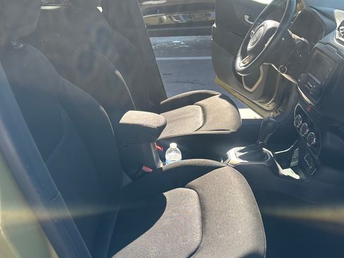 Used 2015 Jeep Renegade Latitude image 13