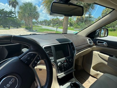 Used 2014 Jeep Grand Cherokee Overland w/ Advanced Technology Group AWD/4WD image 5