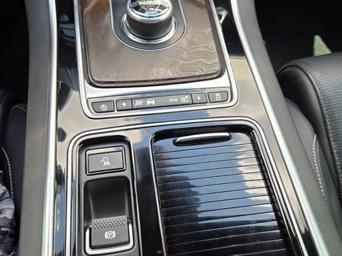 Used 2018 Jaguar XE S AWD/4WD image 11
