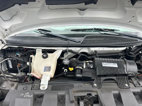 Used 2018 Chevrolet Express 2500 w/ Driver Convenience Package RWD image 13