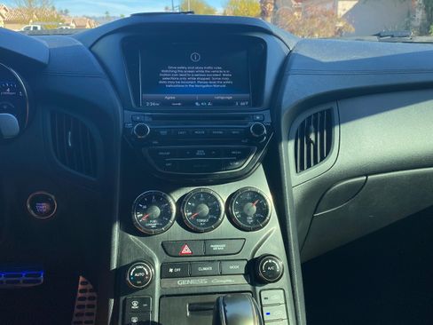 Used 2014 Hyundai Genesis 3.8 image 14