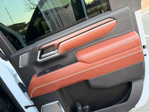 Used 2025 GMC Sierra 2500 Denali Ultimate w/ Max Trailering Package image 9