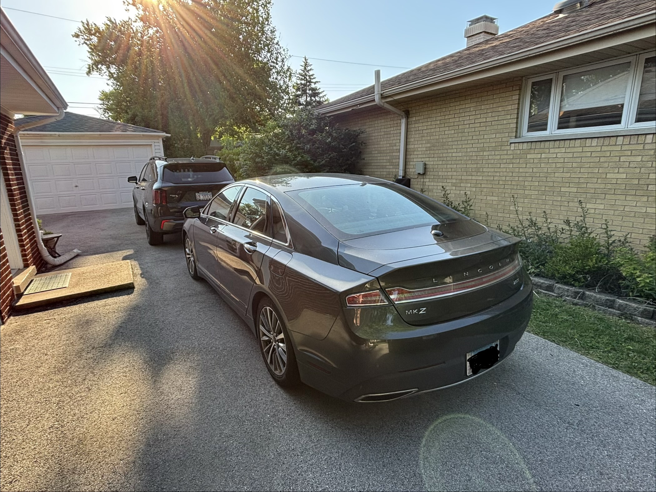 Used 2020 Lincoln MKZ FWD image 2