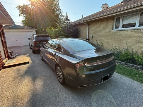 Used 2020 Lincoln MKZ FWD image 2