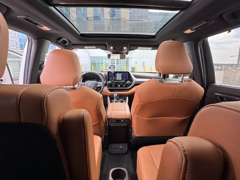 Used 2020 Toyota Highlander Platinum image 9