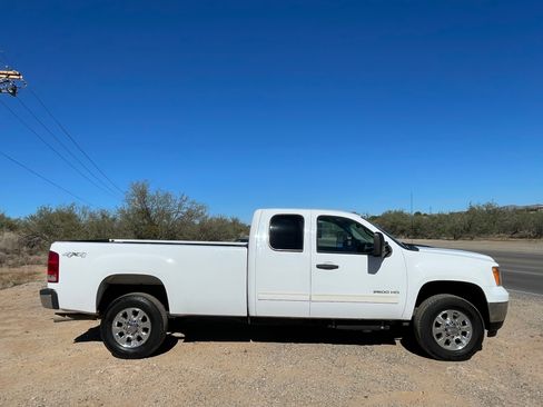 Used 2011 GMC Sierra 2500 SLE w/ SLE Preferred Package image 17