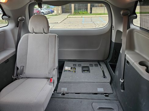 Used 2020 Toyota Sienna LE FWD image 16