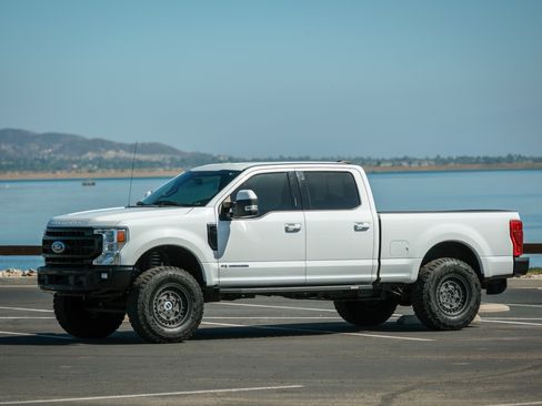 Used 2020 Ford F250 Lariat w/ Lariat Value Package AWD/4WD image 2