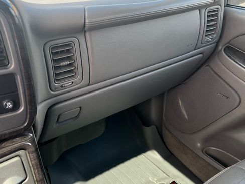 Used 2004 GMC Yukon Denali AWD/4WD image 14