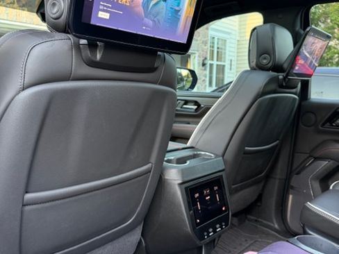 Used 2025 GMC Yukon AT4 Ultimate w/ LPO, Floor Liner Package AWD/4WD image 17