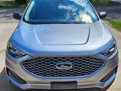 Used 2024 Ford Edge SE image 2