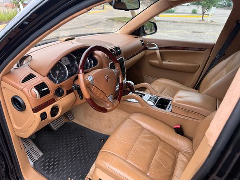 Used 2004 Porsche Cayenne Turbo AWD/4WD image 8