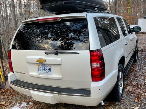 Used 2013 Chevrolet Suburban LTZ image 2