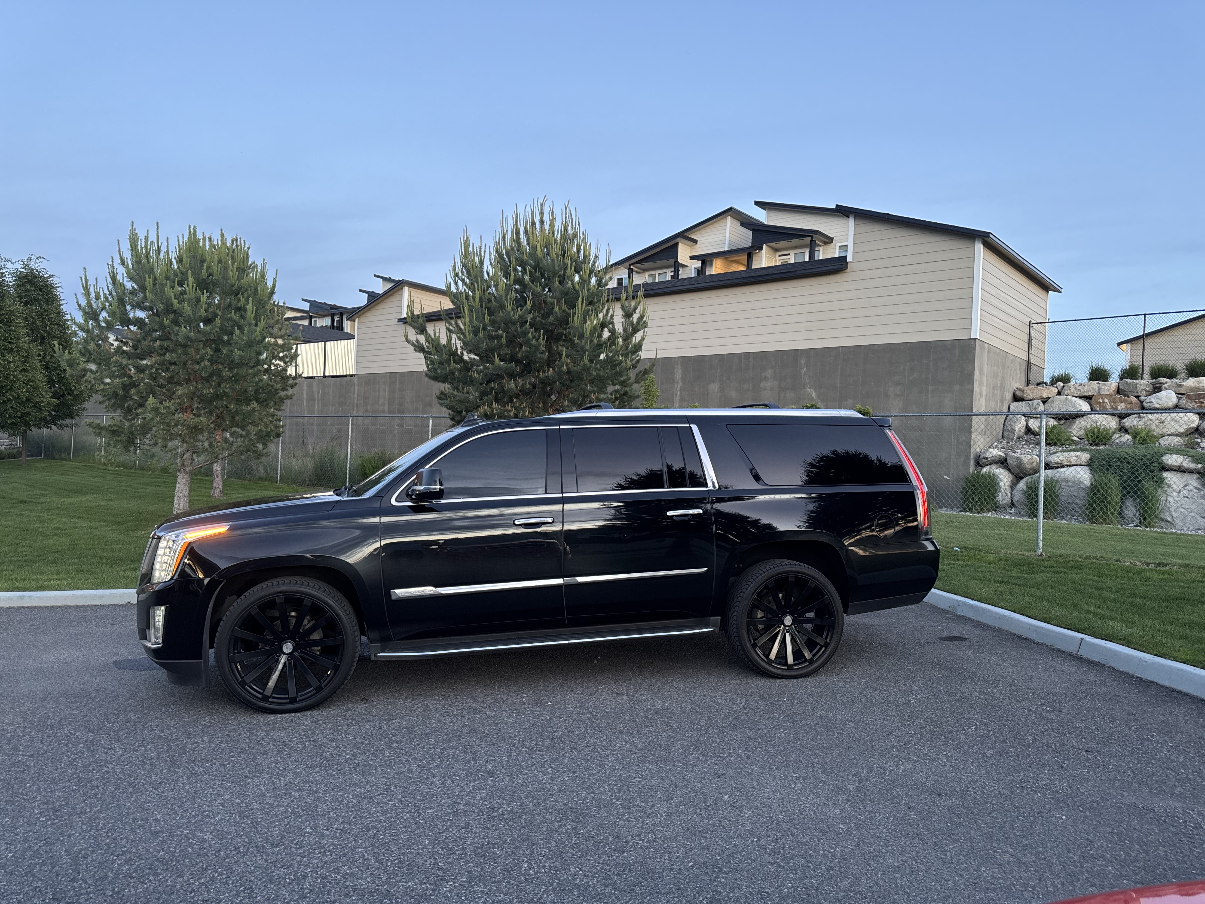 Used 2016 Cadillac Escalade ESV Premium AWD/4WD image 24