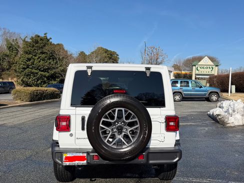 Used 2025 Jeep Wrangler Unlimited Sahara image 8