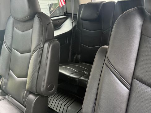 Used 2016 Cadillac Escalade Luxury image 14