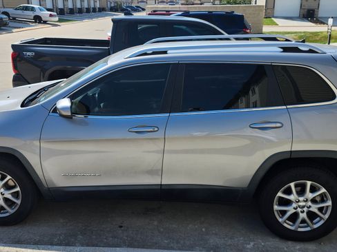 Used 2015 Jeep Cherokee Latitude image 4