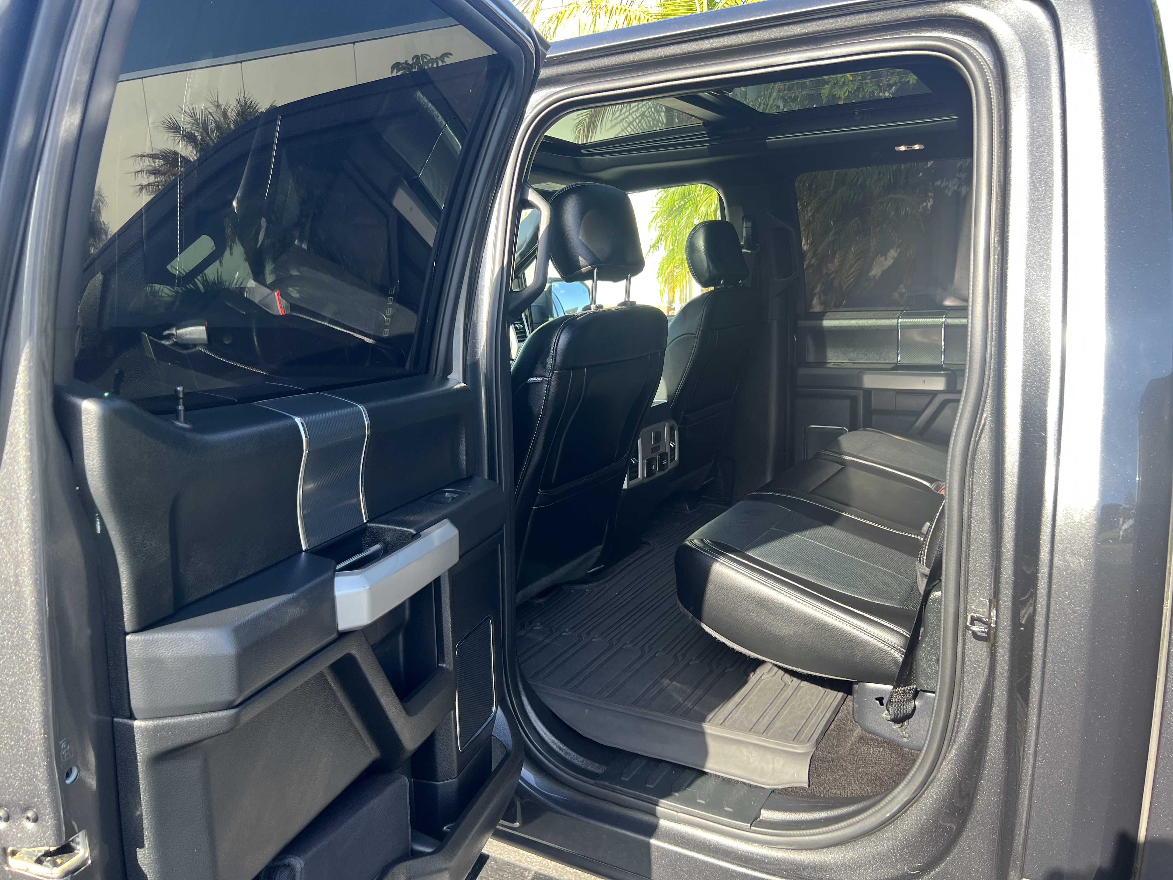 Used 2018 Ford F150 Lariat w/ Equipment Group 502A Luxury AWD/4WD image 17