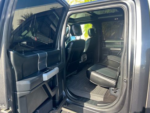 Used 2018 Ford F150 Lariat w/ Equipment Group 502A Luxury AWD/4WD image 17