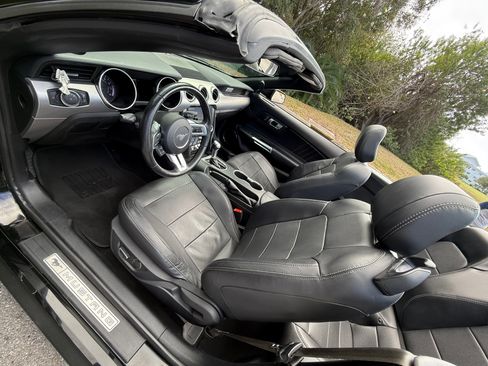 Used 2019 Ford Mustang Premium image 10