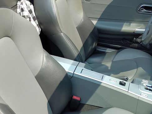 Used 2005 Chrysler Crossfire Limited image 2