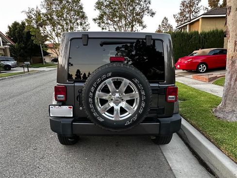 Used 2017 Jeep Wrangler Unlimited Sahara w/ Connectivity Group image 5