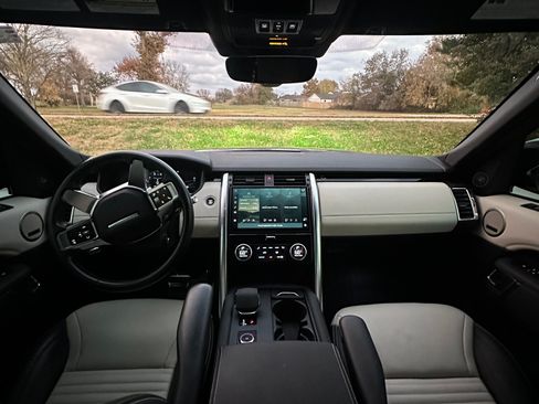 Used 2021 Land Rover Discovery S R-Dynamic image 8