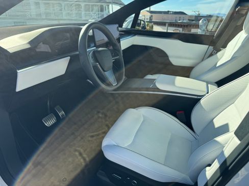 Used 2025 Tesla Model X Plaid image 15