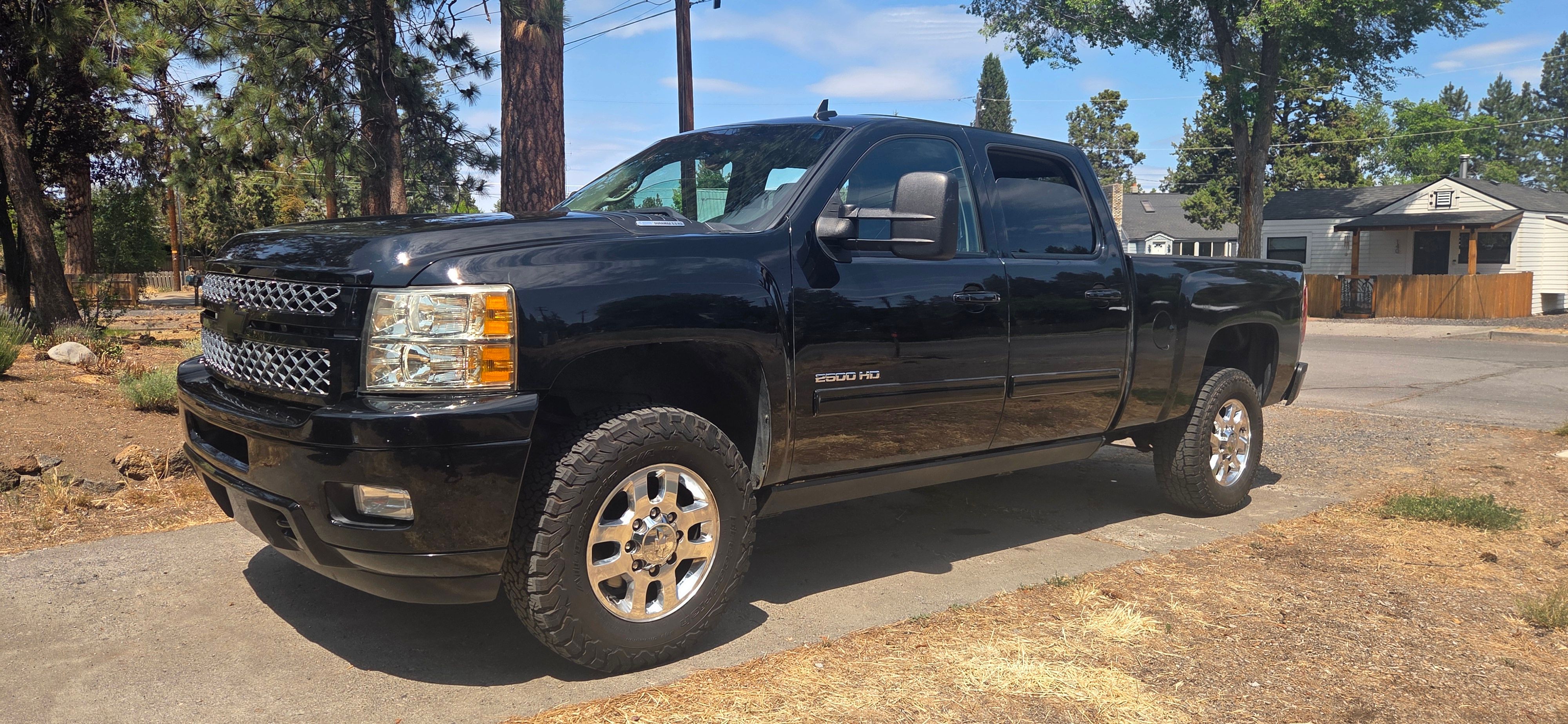 Used 2012 Chevrolet Silverado 2500 LTZ w/ LTZ Plus Package AWD/4WD image 1