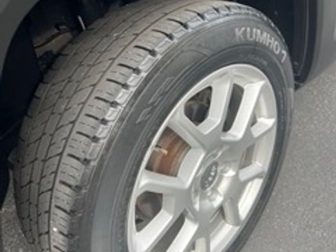 Used 2019 Jeep Renegade Latitude w/ Popular Equipment Group image 17