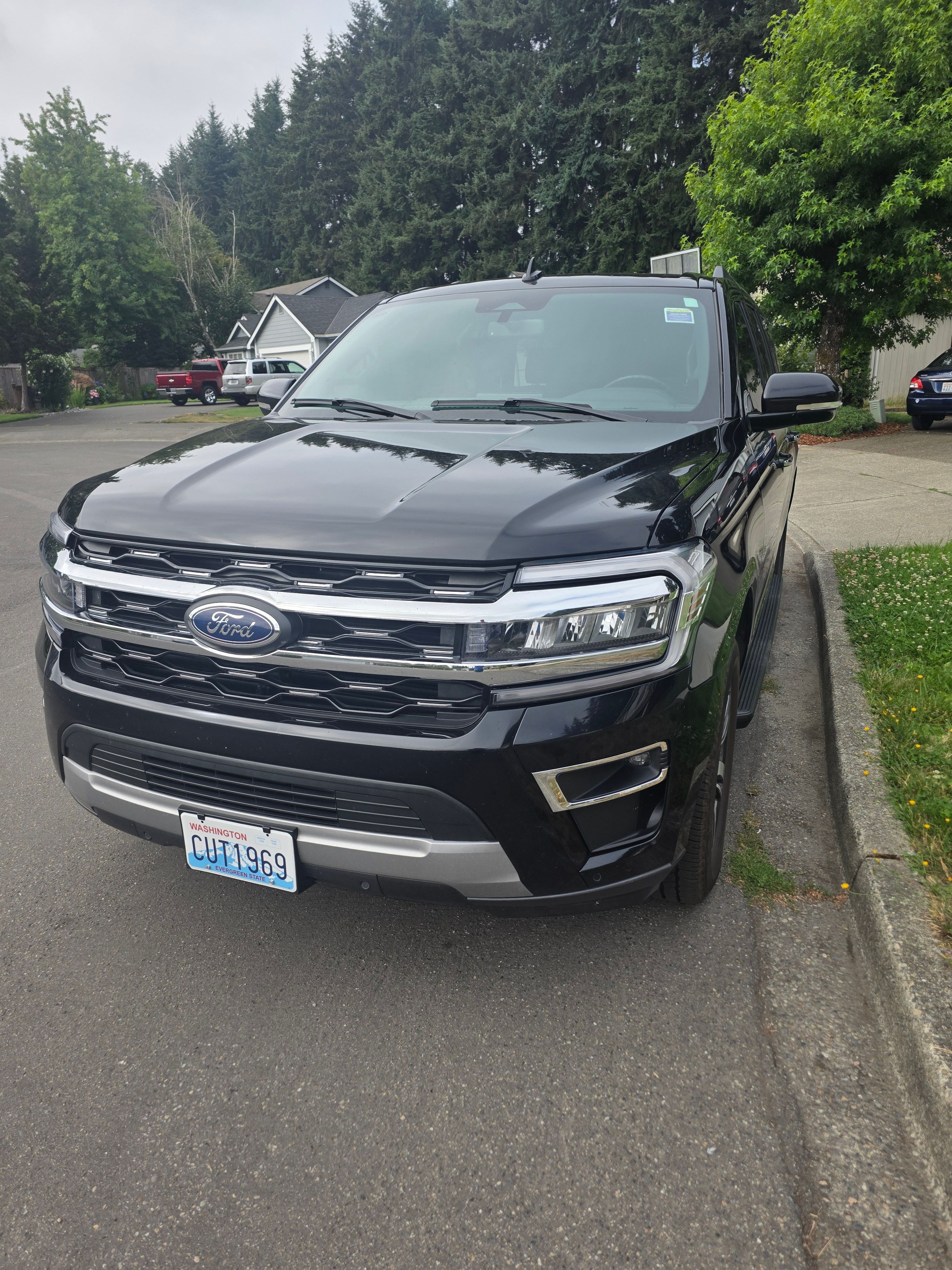 Used 2024 Ford Expedition Max Limited AWD/4WD image 1