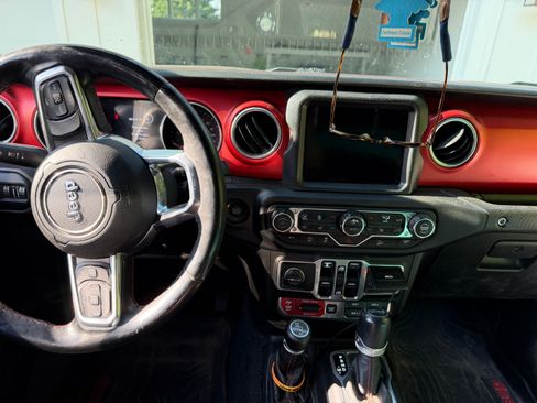 Used 2018 Jeep Wrangler Unlimited Rubicon w/ Dual Top Group AWD/4WD image 15