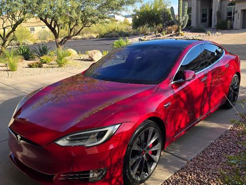 Used 2020 Tesla Model S Long Range Plus image 1