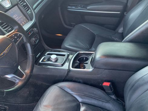 Used 2016 Chrysler 300 Limited image 10