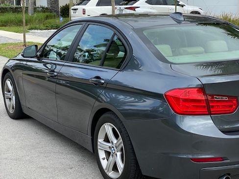Used 2014 BMW 320i Sedan image 4