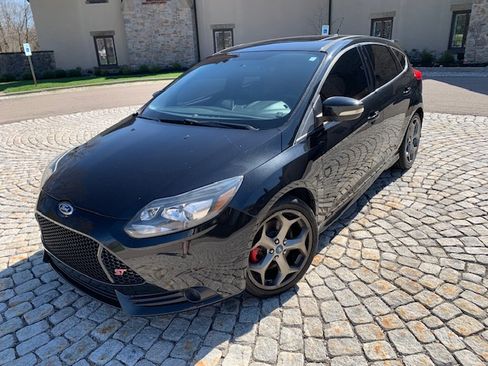 Used 2014 Ford Focus ST w/ Equipment Group 202A image 2